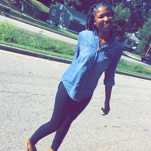 Meet your Posher, Elise